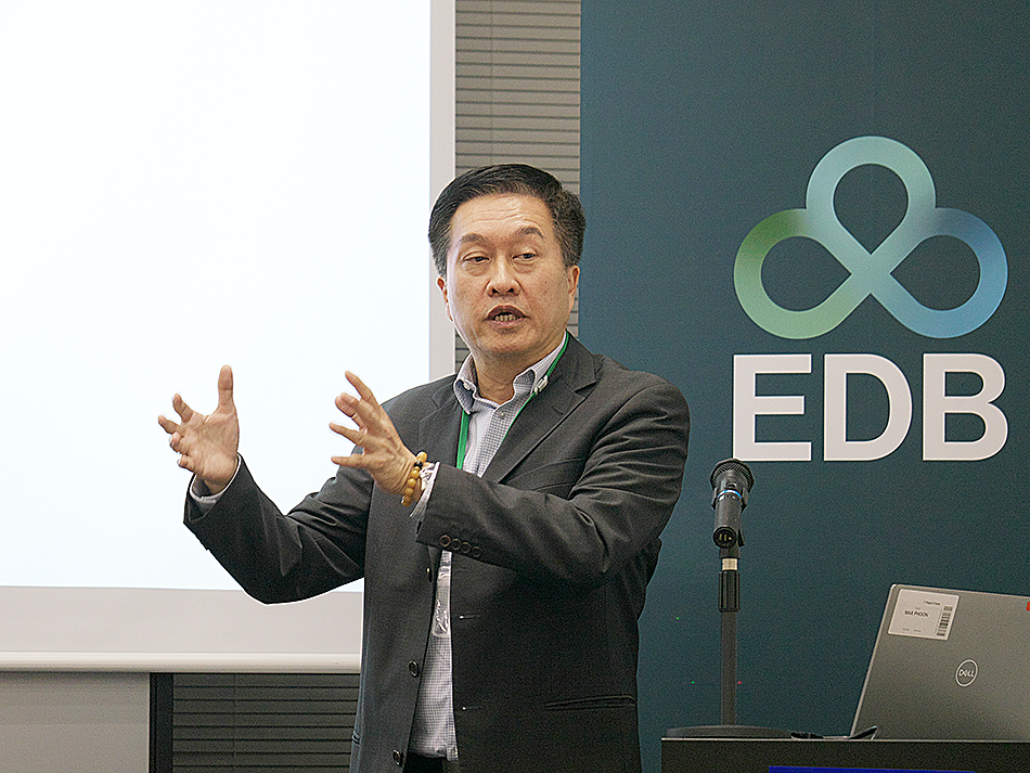 EnterpriseDB Corporation Director, APJ Channels Max Phoon氏
